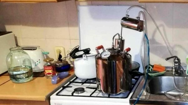 За изготовлением крафтового алкоголя поймала жителя Витебска милиция. Фото УВД Витебского облисполкома