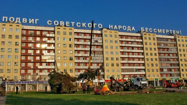 Уничтожение сквера на площади Победы в Витебске, 2009 год. фото Сергея Серебро