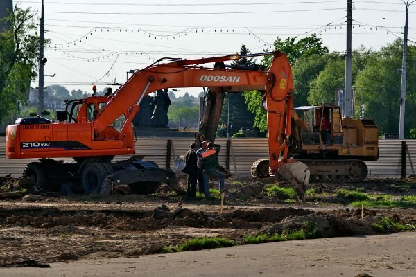 Снятие асфальтового покрытия и снос фонтана, 2009 год. Фото Сергея Серебро