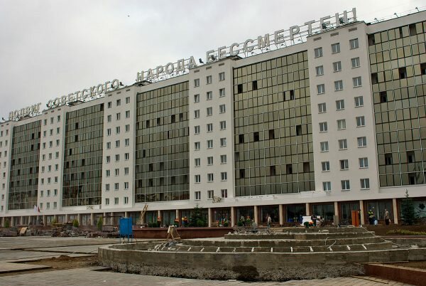 Строительство фонтанов на площади Победы, 2009 год. Фото Сергея Серебро