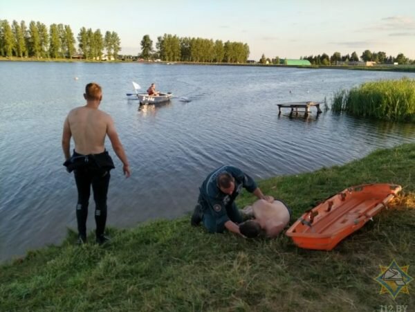 В Сокольниках в Витебске едва не утонул пьяный мужчина. Фото МЧС