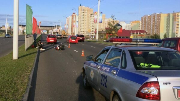 Байкерша на «Honda» врезалась в «Ford» во время «Славянского базара в Витебске», девушка в больнице. Фото ГАИ