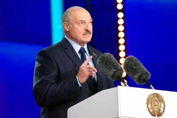 Выступает Александр Лукашенко. Гала-концерт открытия фестиваля «Славянский базар в Витебске». Фото Сергея Серебро