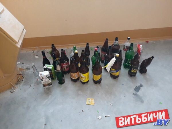 Состояние подъезда в доме №92 на Ленинградской улице. Фото Олега Климовича / Витьбичи