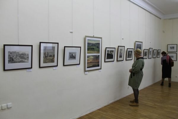 Выставку работ художника Ивана Столярова открыли в Витебске. Фото Юрия Шепелева