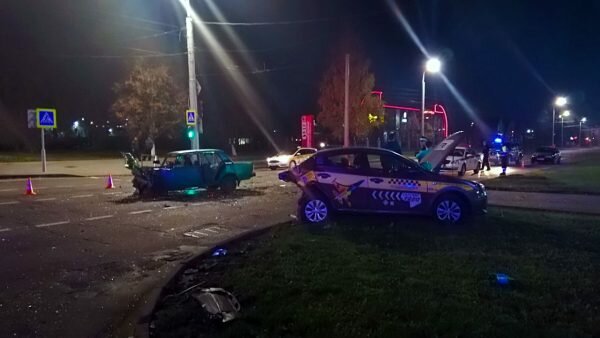 «Жигнули» въехали в зад такси на улице Правды, пострадала пассажирка «ВАЗ». Фото ГАИ
