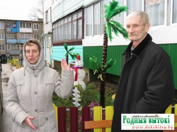 Снеговика из 800 пластиковых стаканчиков создали в Докшицах. Фото dokshitsy.by