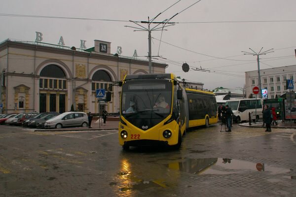 Прибытие троллейбуса «АКСМ-43300D» на витебский вокзал. Фото Сергея Серебро