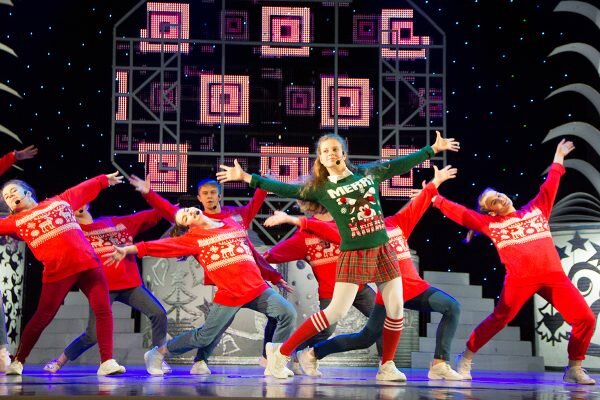 В Витебске торжественно открыли международный фестиваль-конкурс "Арт-парад". Фото Игоря Матвеева