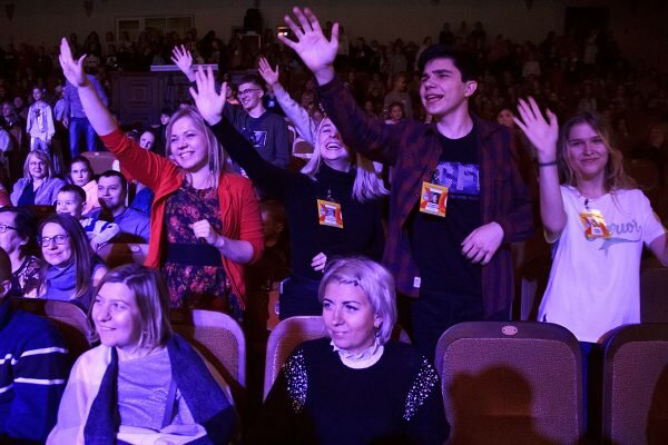 В Витебске торжественно открыли международный фестиваль-конкурс "Арт-парад". Фото Игоря Матвеева