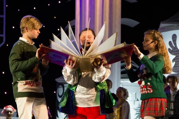 В Витебске торжественно открыли международный фестиваль-конкурс "Арт-парад". Фото Игоря Матвеева