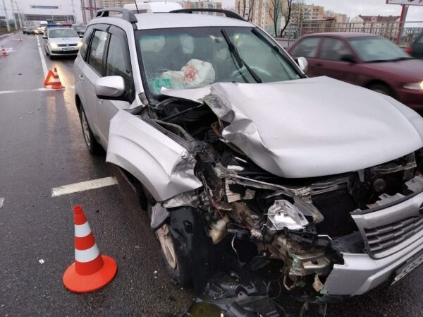 Два внедорожника столкнулись с автобусом и трамваем в Витебске. Фото ГАИ