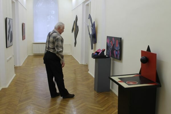 В Витебске представили супрематический проект объемно-пространственных композиций Александра Малея. Фото Юрия Шепелева