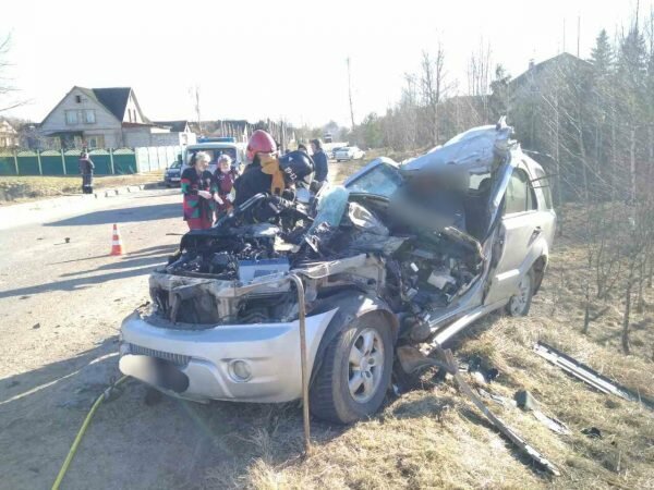 Водитель внедорожника насмерть разбился в Толочинском районе — столкнулись «Kia Sorento» и «МАЗ». Фото ГАИ