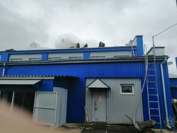 Завод пластмассовых изделий горел в Шумилино. Фото МЧС