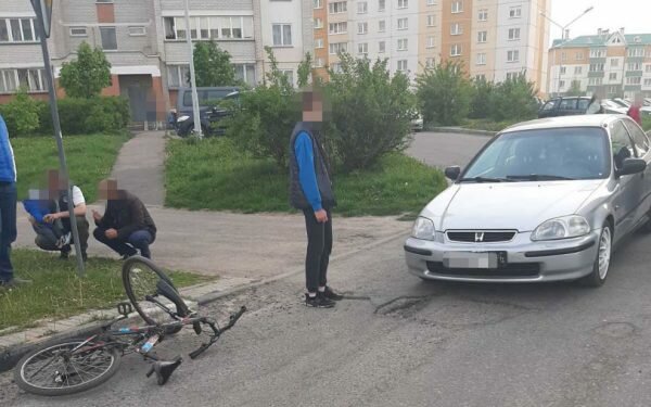 Школьница на велосипеде попала под машину в Билево, девочка в больнице. Фото ГАИ