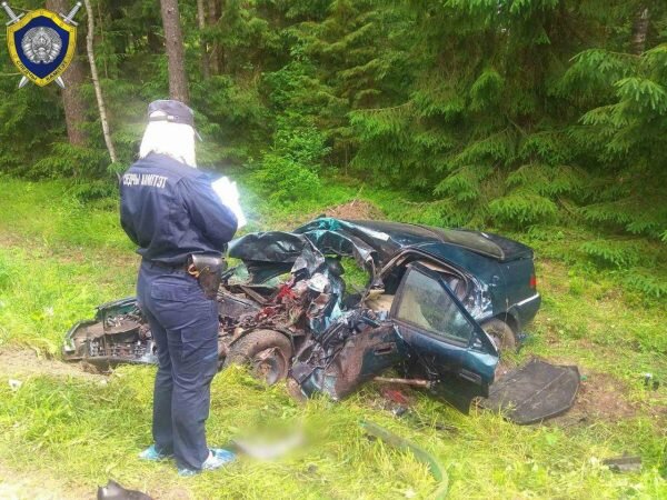 Женщина погибла в результате столкновения «Citroen Xantia» и «Nissan Patrol» в Докшицком районе. Фото СК