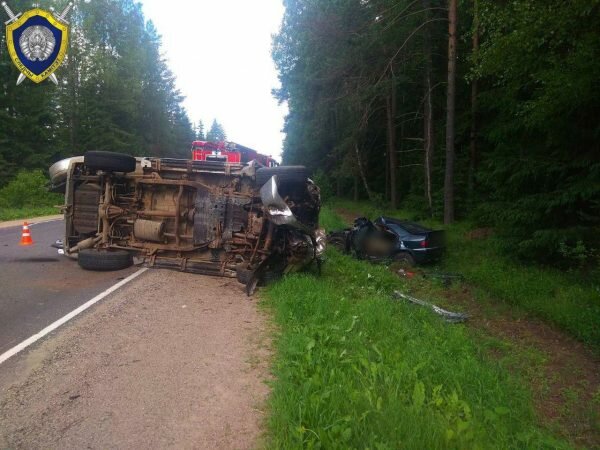 Женщина погибла в результате столкновения «Citroen Xantia» и «Nissan Patrol» в Докшицком районе. Фото СК