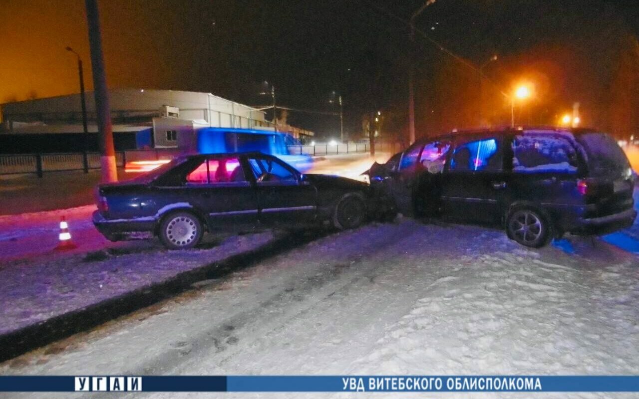 Сегодня в Витебске столкнулись две легковушки, водитель одной в больнице. Фото ГАИ