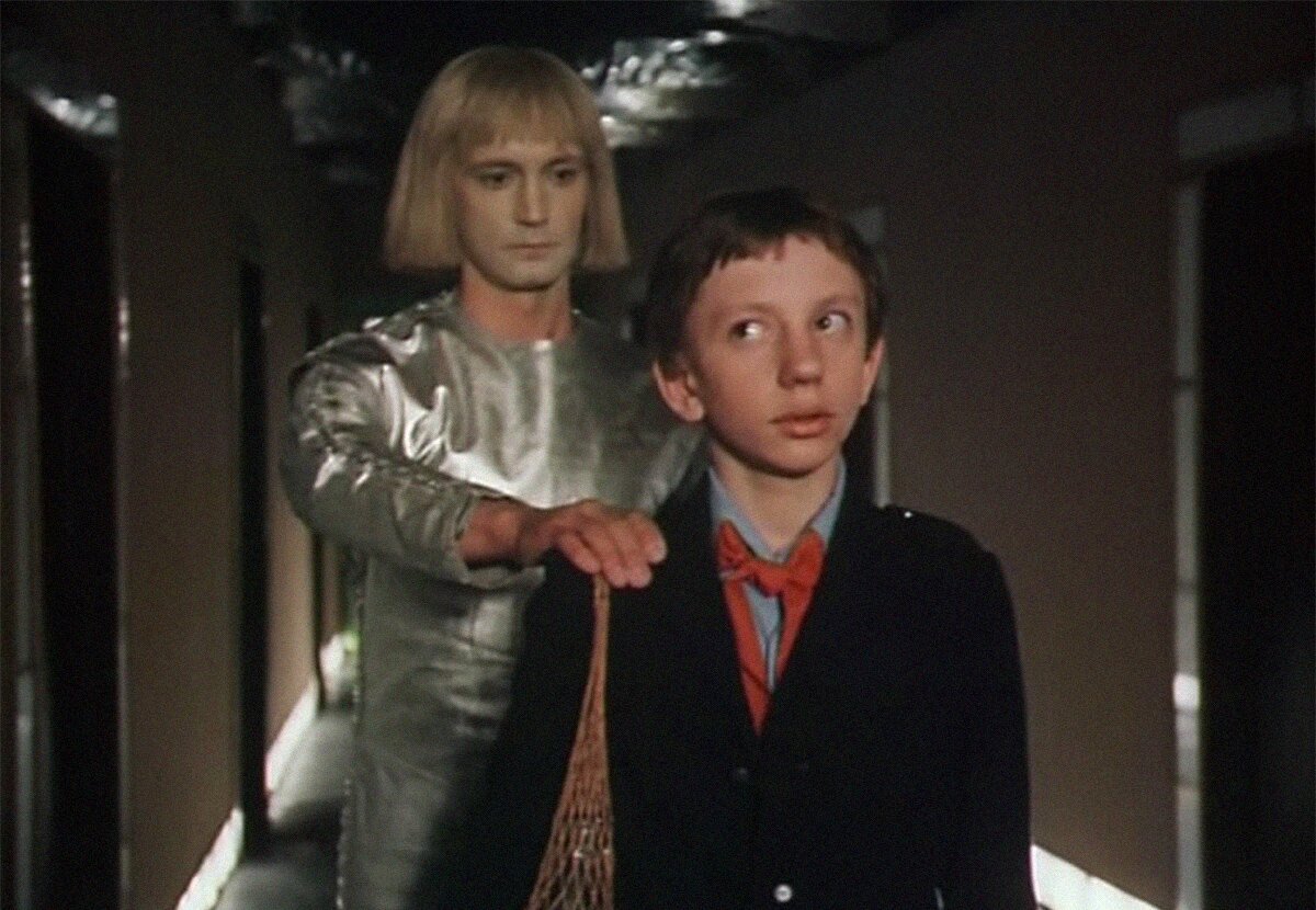 Человекоподобный робот Вертер. Кадр из фильма «Гостья из будущего»