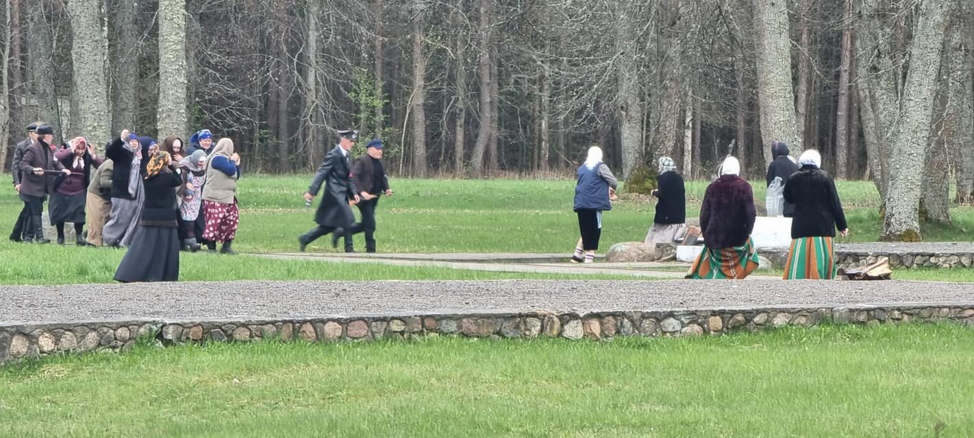Театрализованное представление в мемориальном комплексе «Шуневка» Докшицкого района. Фото Александра Цвирки