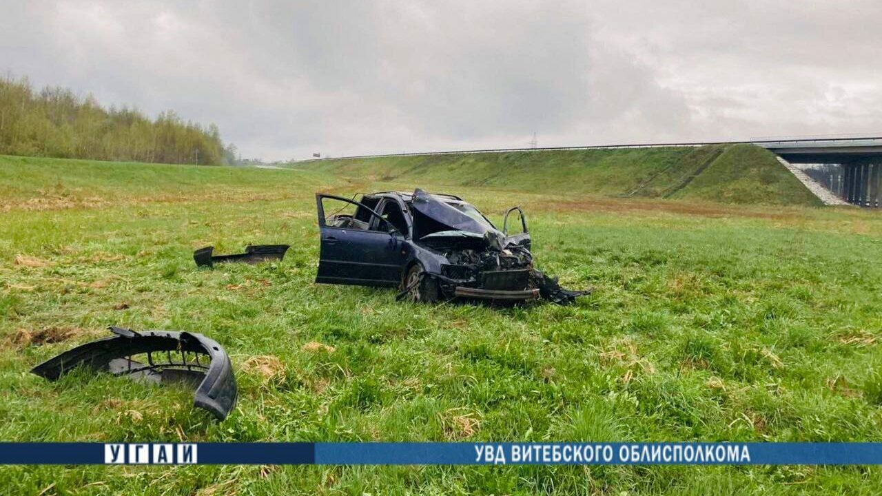 Компания молодежи разбилась под Новополоцком. Один человек погиб, один в больнице. Фото ГАИ