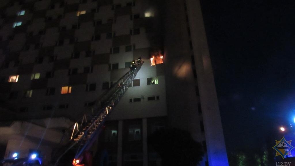 Горело еще одно общежите в Витебской области, там эвакуировали 92 человека. Фото МЧС