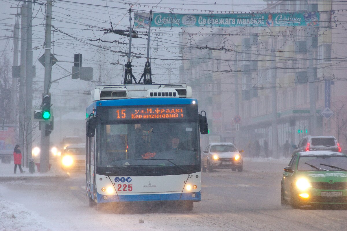 В Витебске выпала почти половина месячной нормы осадков — сильный снегопад обрушился на город в последний день осени. Фото Сергея Серебро